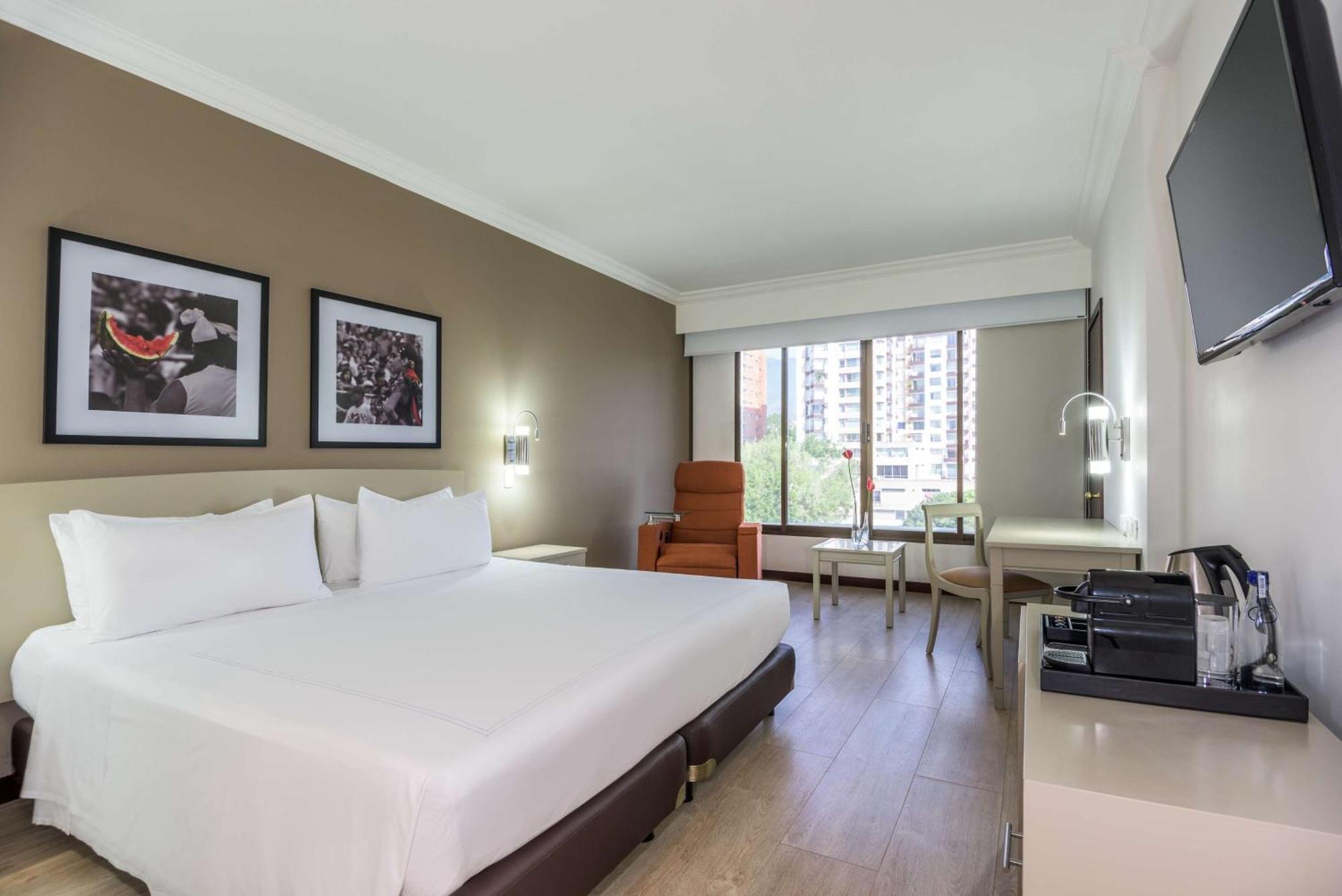 Hotel Nh Cali Royal Exteriér fotografie